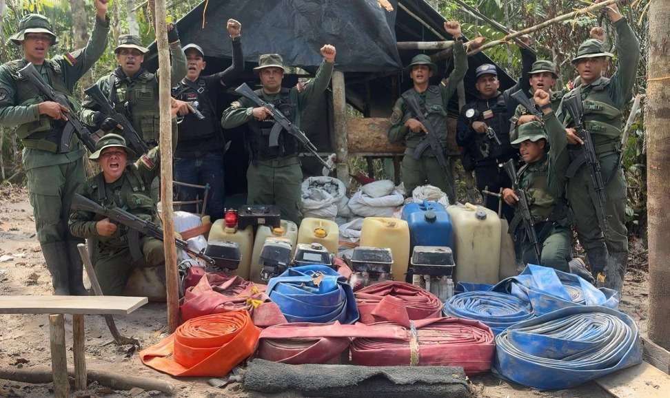 Militares destruyeron un astillero donde armaban narco-submarinos