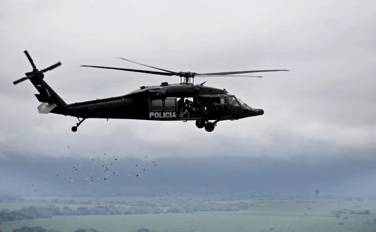 Mueren 12 policías en ataque de disidencias de las FARC