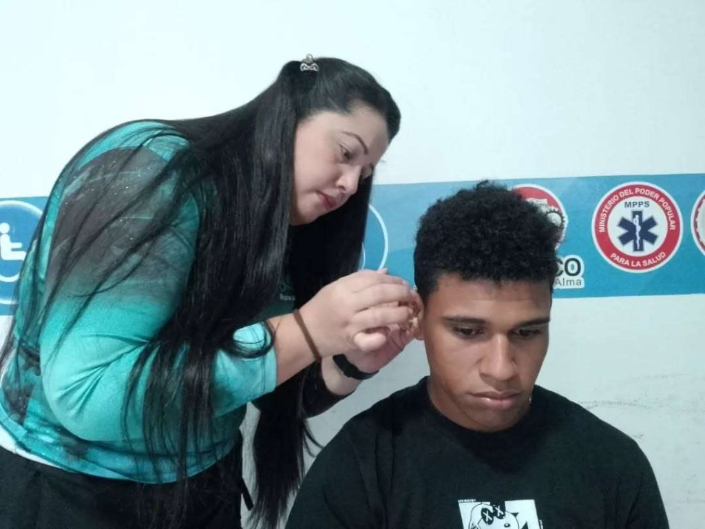 Pacientes de Guárico reciben prótesis auditivas