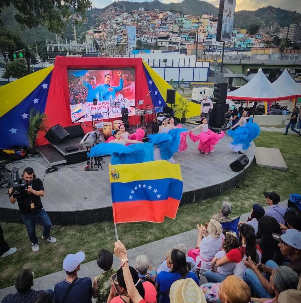 Realizan Cantata Popular en apoyo a Nicolás Maduro en Coche