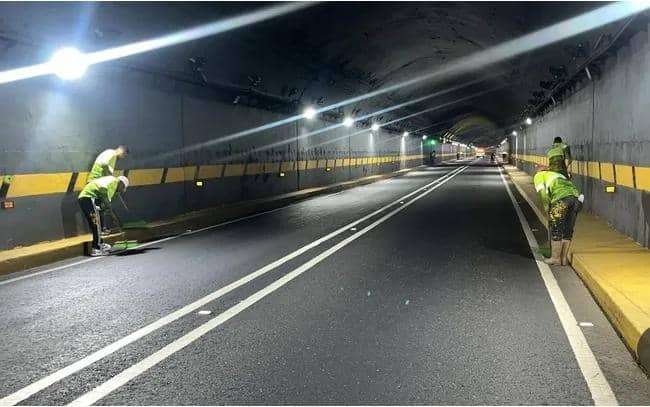 Realizan mantenimiento en túneles Boquerón I y II de la Caracas - La Guaira