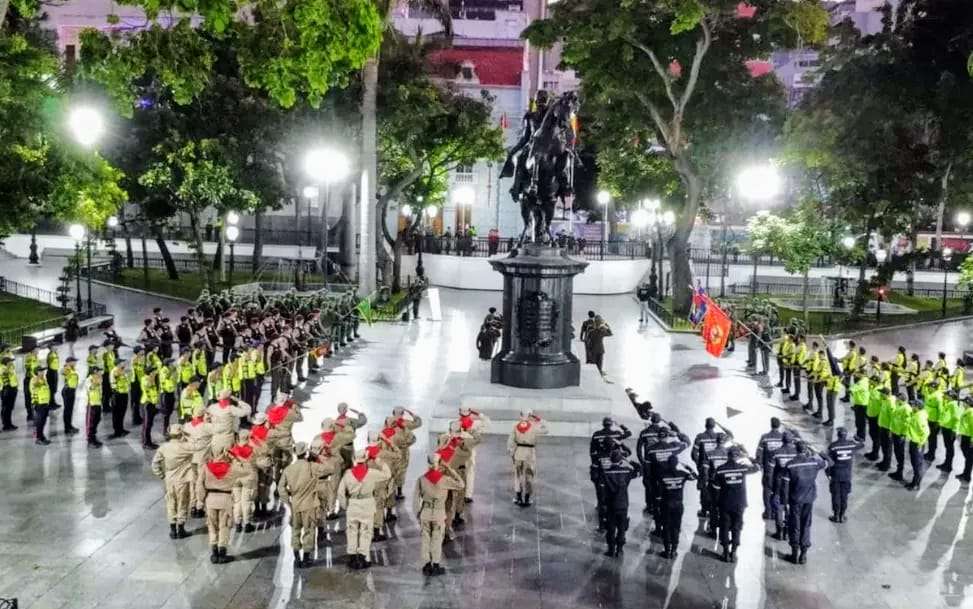 Rinden honores a la Bandera a 219 años de ondearse en territorio venezolano