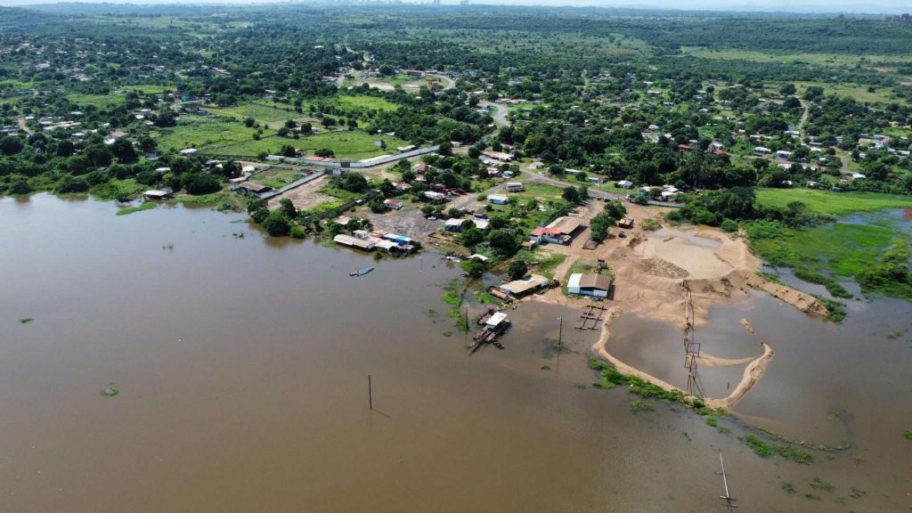 Ríos Orinoco y Caroní continúan en aumento tras fuertes lluvias