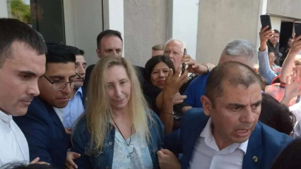 Termina en trifulca acto político dirigido por la hermana de MIlei