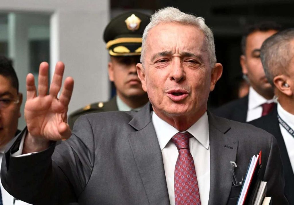 Tribunal Superior de Bogotá otorga libertad provisional al expresidente Álvaro Uribe