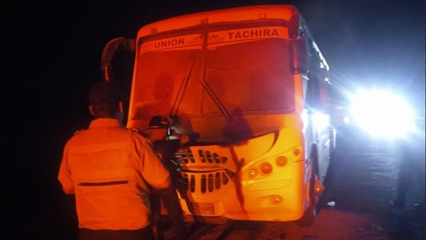 Mujer murió en extraño accidente tras lanzarse de un autobús en Yaracuy