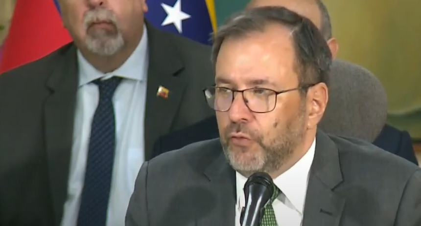 'Maduro está en Caracas y despacha desde Miraflores'