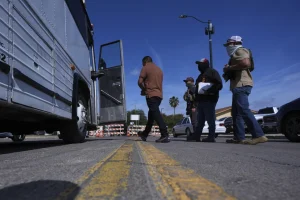 Jueza detiene intento de Trump de ampliar deportaciones expeditas