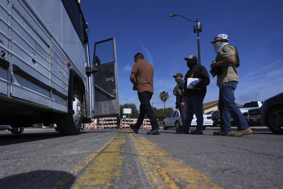 Jueza detiene intento de Trump de ampliar deportaciones expeditas