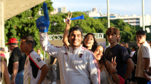 1xBet organizó una fiesta para aficionados durante el partido Caracas vs Deportivo Táchira