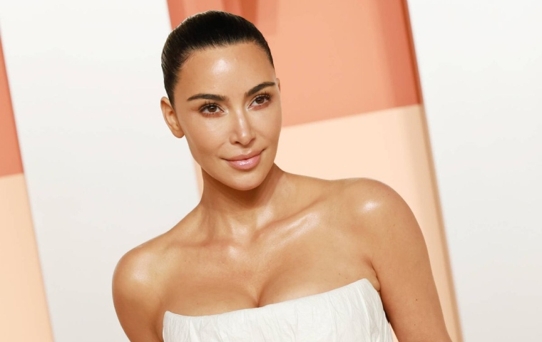 Kim Kardashian revoluciona el mercado con su faja para la papada