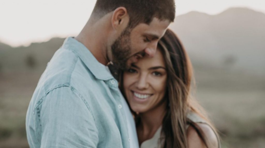 Las 5 cosas que nunca descuidan las parejas más duraderas, según una psicóloga