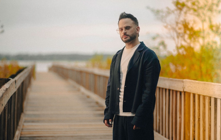 Vladi Ramírez lanza ‘Bendecido’ y presenta su nuevo proyecto Arca 33