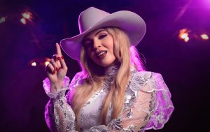 Yenifer Mora estrena “No te lo creo”