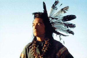 Ha fallecido Graham Greene, pero siempre lo recordaremos por ser un pilar de dignidad en la inmensa ‘Bailando con lobos’ de Kevin Costner