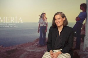 "Es bonito usar el cine para crear magia y resucitar a los muertos". Hablamos con Carla Simón de 'Romería', su realidad mágica, las dificultades de escribir y Siniestro Total