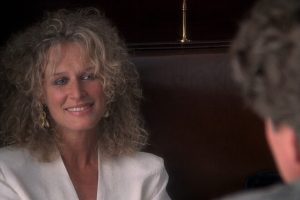 Por petición del público, esta película cambió su final para que el papel de Glenn Close pagara caro, y al final el director accedió por una buena pasta