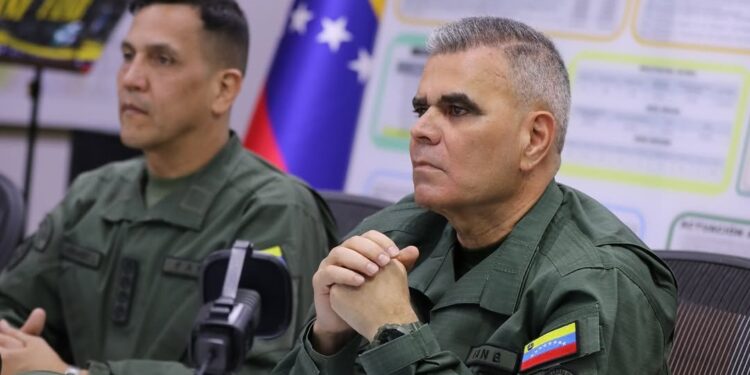 Padrino López desmiente presencia de helicóptero de EEUU cerca de Venezuela
