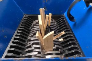 Normalmente no asociaríamos destruir cosas con una trituradora con algo reconfortante. Millones de espectadores en Youtube opinan lo contrario