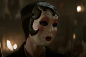 'Strangers, capítulo 2' (2025), crítica | Es mejor que la primera. Un divertido tren de la bruja rural que se equivoca al tratar de dar un porqué al absurdo saja-raja