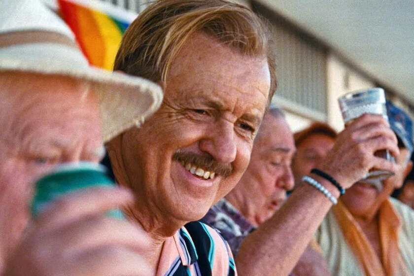 'Maspalomas' (2025), crítica | Solidifica la carrera casi perfecta de sus directores con un magnífico coming of age tan queer como septuagenario