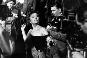 He vuelto a ver ‘El crepúsculo de los dioses’ años después de la última vez. Sigue pareciéndome una obra maestra con Billy Wilder en su máxima expresión