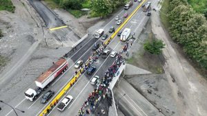 Abren paso en la autopista José Antonio Páez tras reconstrucción de puente La Trinidad