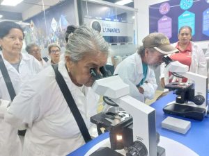 Abuelas y abuelos de La Guaira disfrutaron de la Ruta Científica