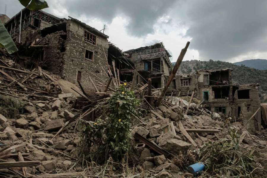 Aumentó a 2.205 cifra de muertos por terremoto en Afganistán