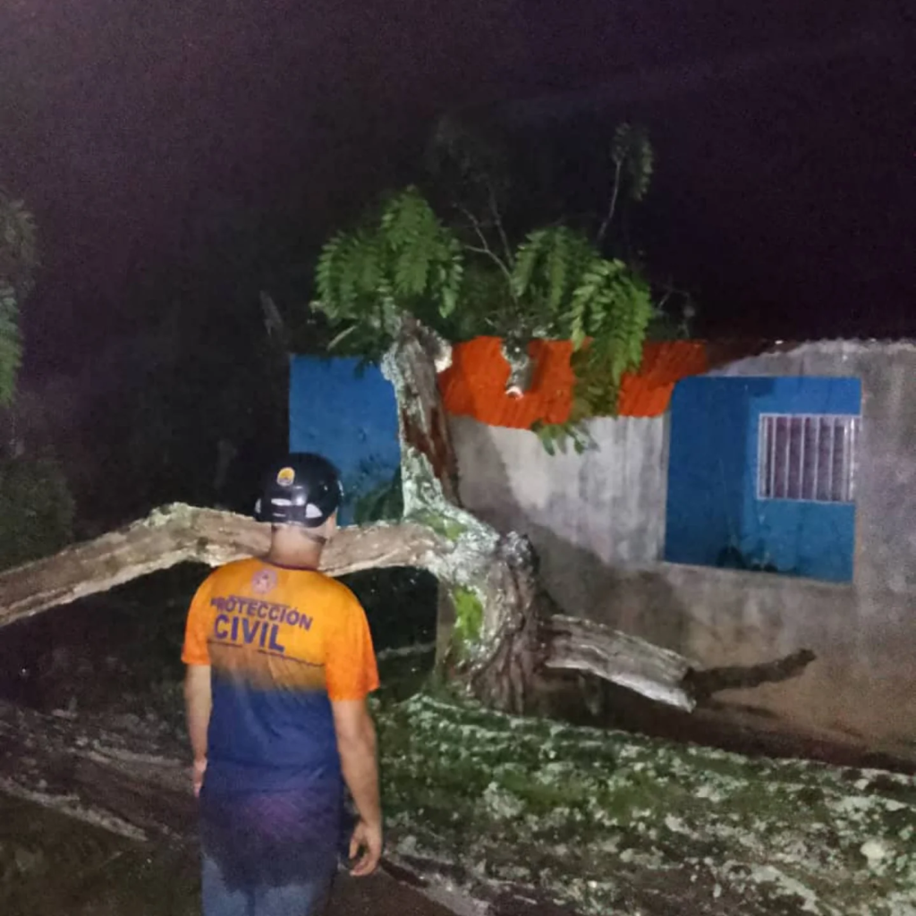 Bomberos y PC atienden afectaciones por lluvias en Trujillo