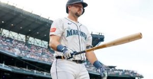 Cal Raleigh fijó récord de jonrones en la MLB para un receptor e igualó otro de Mickey Mantle