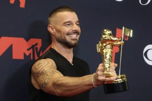 Ricky Martin hace historia en los MTV VMAs 2025 con el premio Latin Icon Award