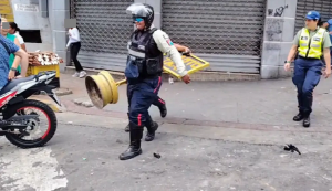 Retiran objetos que obstaculizan el libre tránsito en Caracas