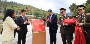 China y Venezuela conmemoran el "triunfo mundial antifascista" con la develación de un monumento en Caracas
