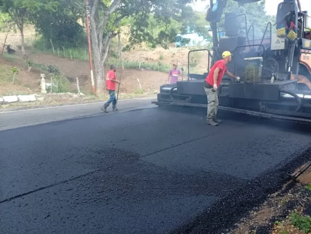Colocadas más de 3.500 toneladas de asfalto en la vía Valera – Isnotú