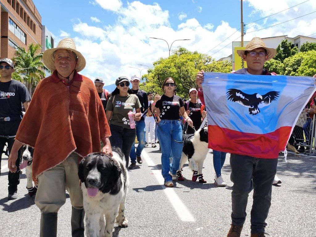 Con desfile cívico militar Mérida celebró 215 años de independencia