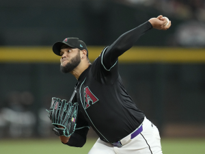 Eduardo Rodríguez derrotó a Ranger Suárez