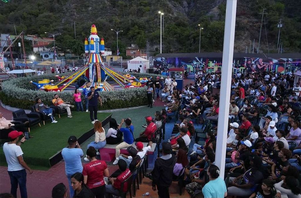 Entregan financiamientos a 20 proyectos juveniles en La Guaira
