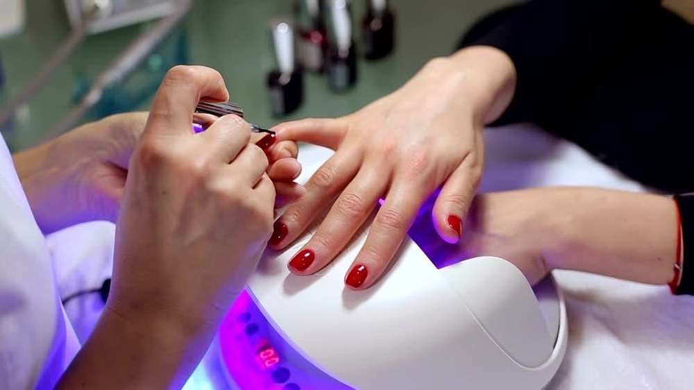 Esmaltes de uñas tienen sustancias tóxicas