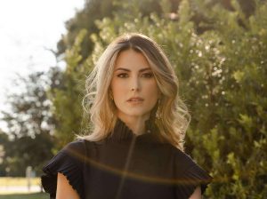 "Estoy libre de implantes mamarios"