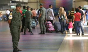 Ordenan a la FANB reforzar vigilancia en aeropuertos, puertos y carreteras