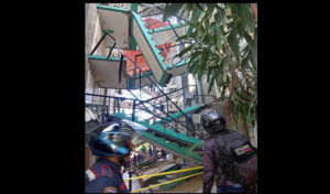 Colapsaron escaleras en la urbanización de Parque Alto
