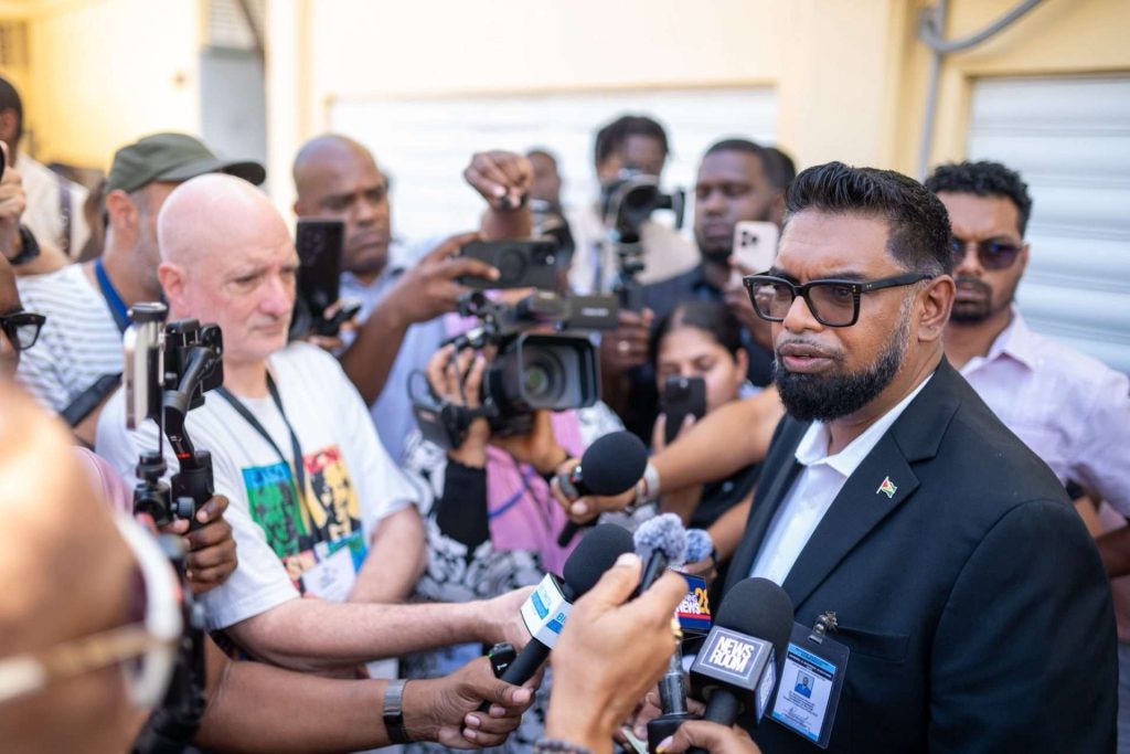 Irfaan Alí repite en Guyana en medio de irregularidades en elecciones