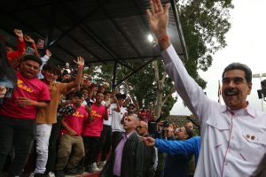 Jefe de Estado llama a la juventud a construir la nueva sociedad solidaria