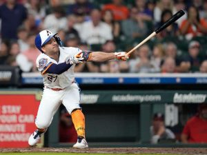 José Altuve sigue escalando en lista de camareros