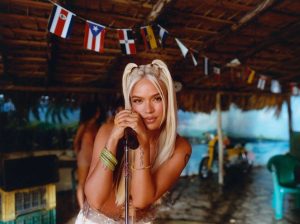 Karol G, Bad Bunny y Morat triunfan en Premios Juventud