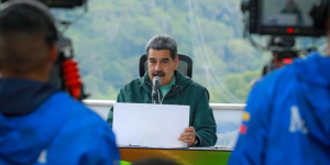 'Los faraones que se creyeron dioses recibieron las doce plagas'