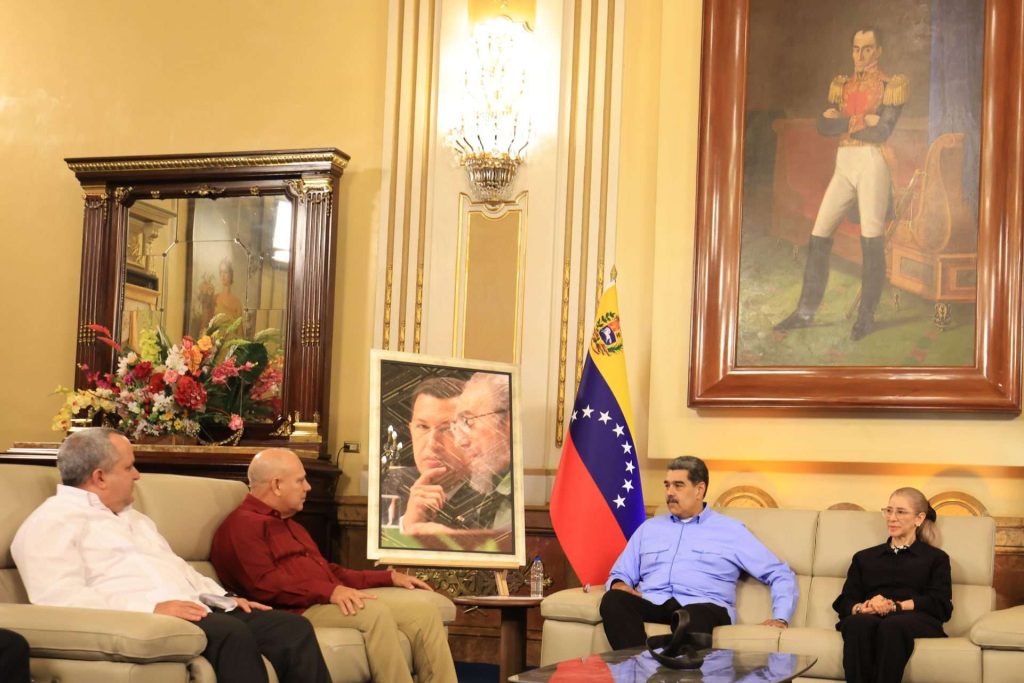 Maduro: Cuba y Venezuela enfrentan una guerra híbrida y una agresión imperial