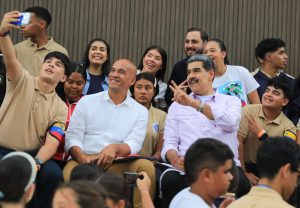 Maduro: hay que educar de manera crítica a la juventud