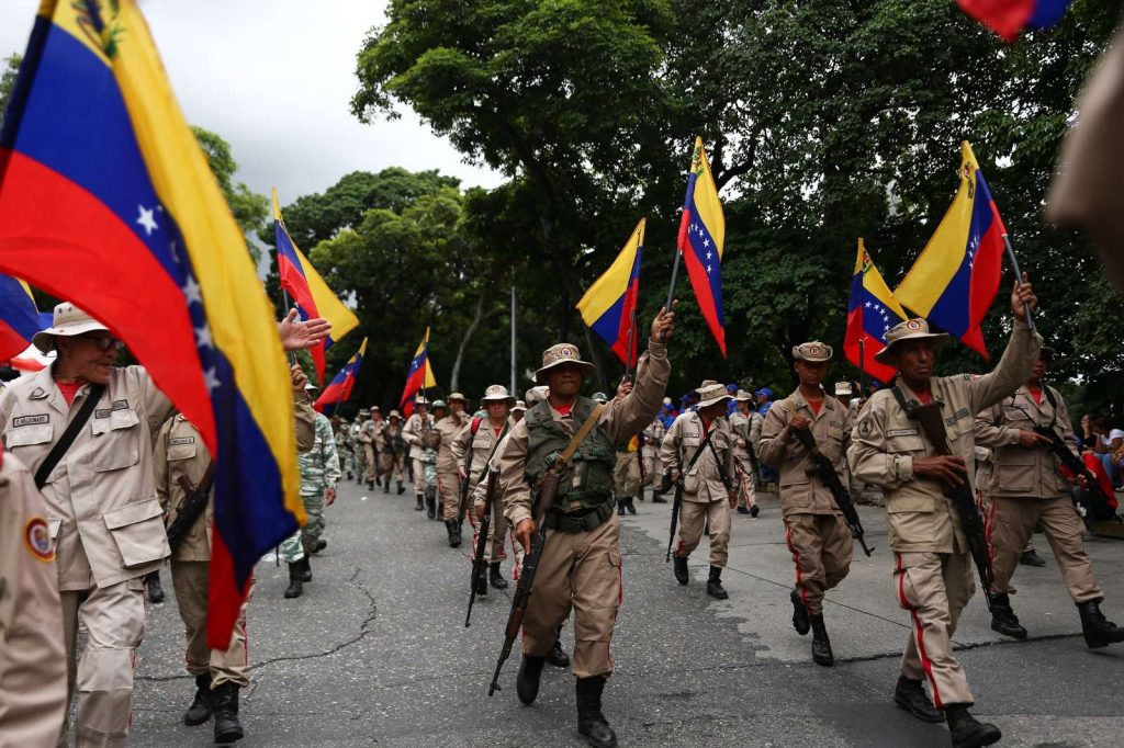 Meléndez abanderó a escuadras comunales